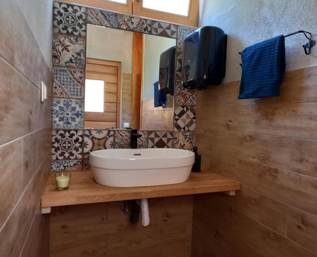Hotel Mini Kamp Perla à Prvić Luka Extérieur photo