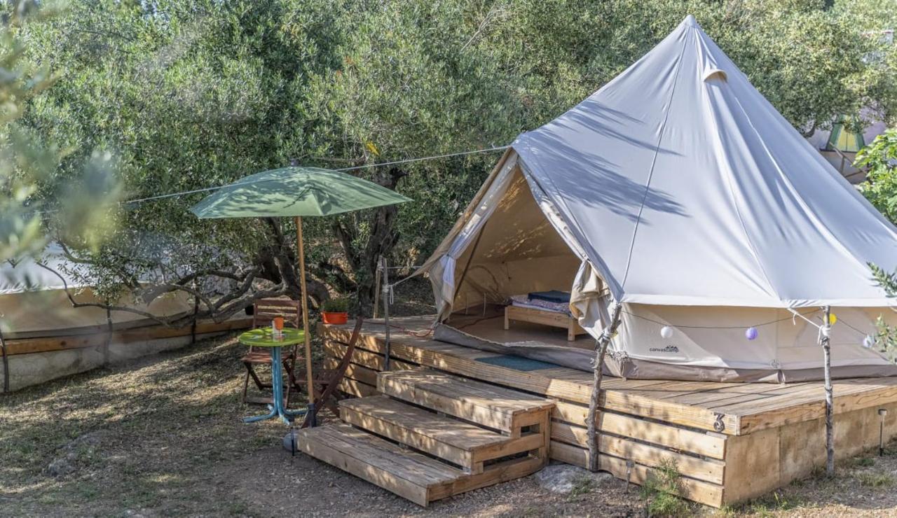 Hotel Mini Kamp Perla à Prvić Luka Extérieur photo